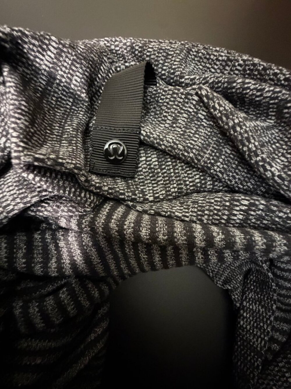 Lululemon Vinyasa Infinity double-sided scarf